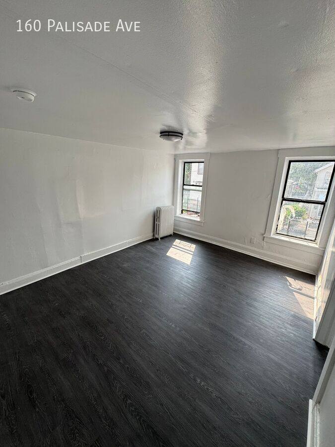 Apartment for rent at 160 Palisade Ave, Yonkers, NY 10701