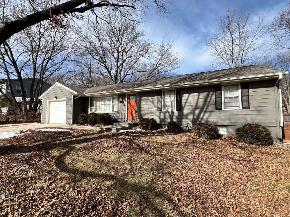 House for rent at 104 NE 73rd St, Kansas City, MO 64118