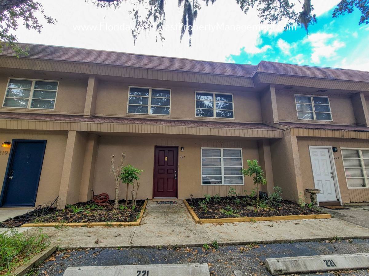 Townhouse for rent at 221 Amherst Ave, Sarasota, FL 34232