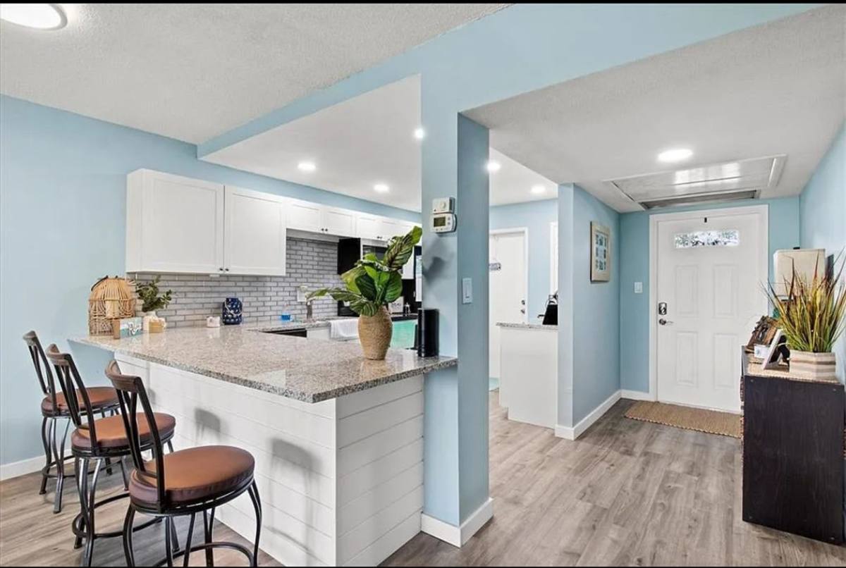Condo for rent at 7461 W Country Club Dr N, Sarasota, FL 34243