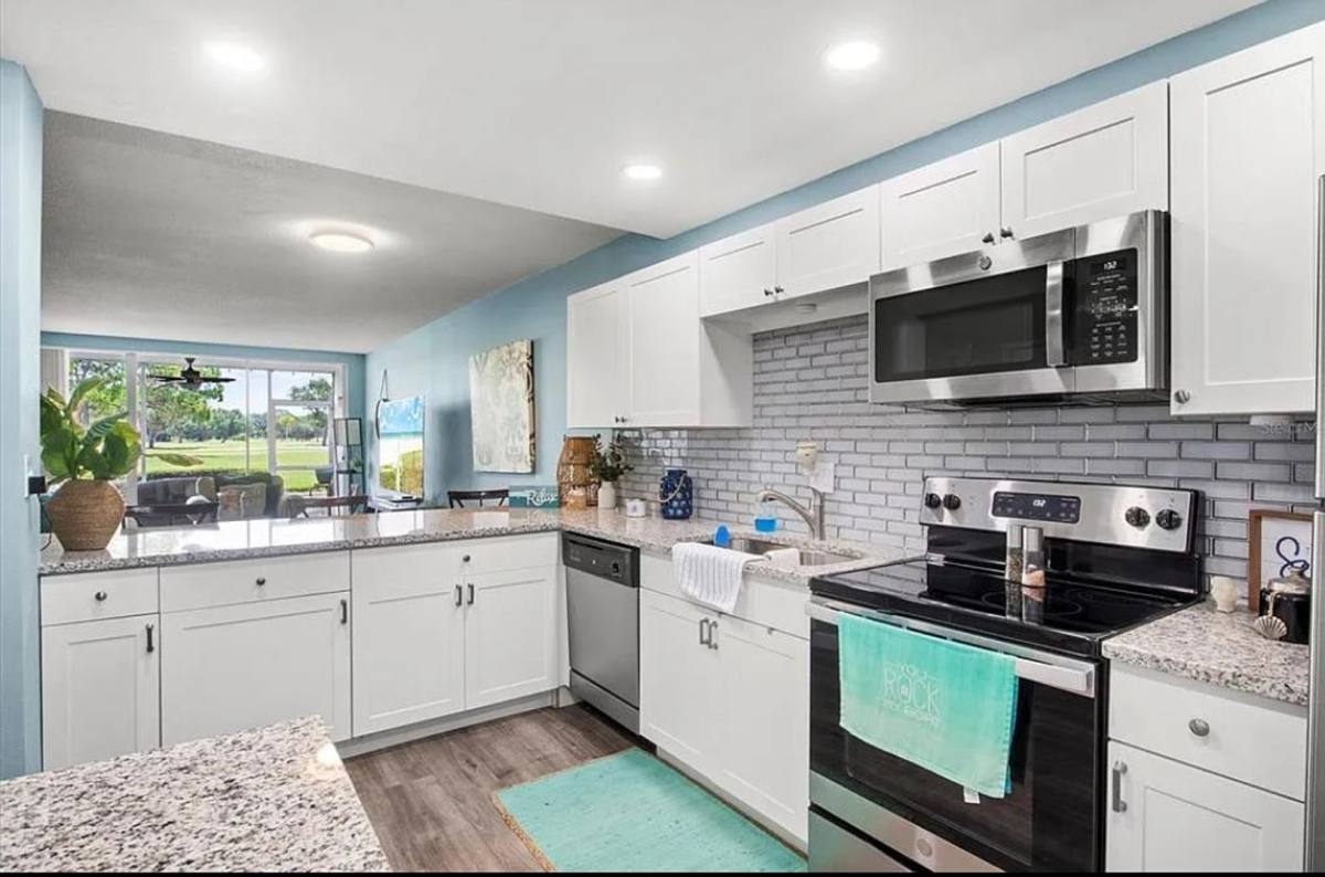 Condo for rent at 7461 W Country Club Dr N, Sarasota, FL 34243