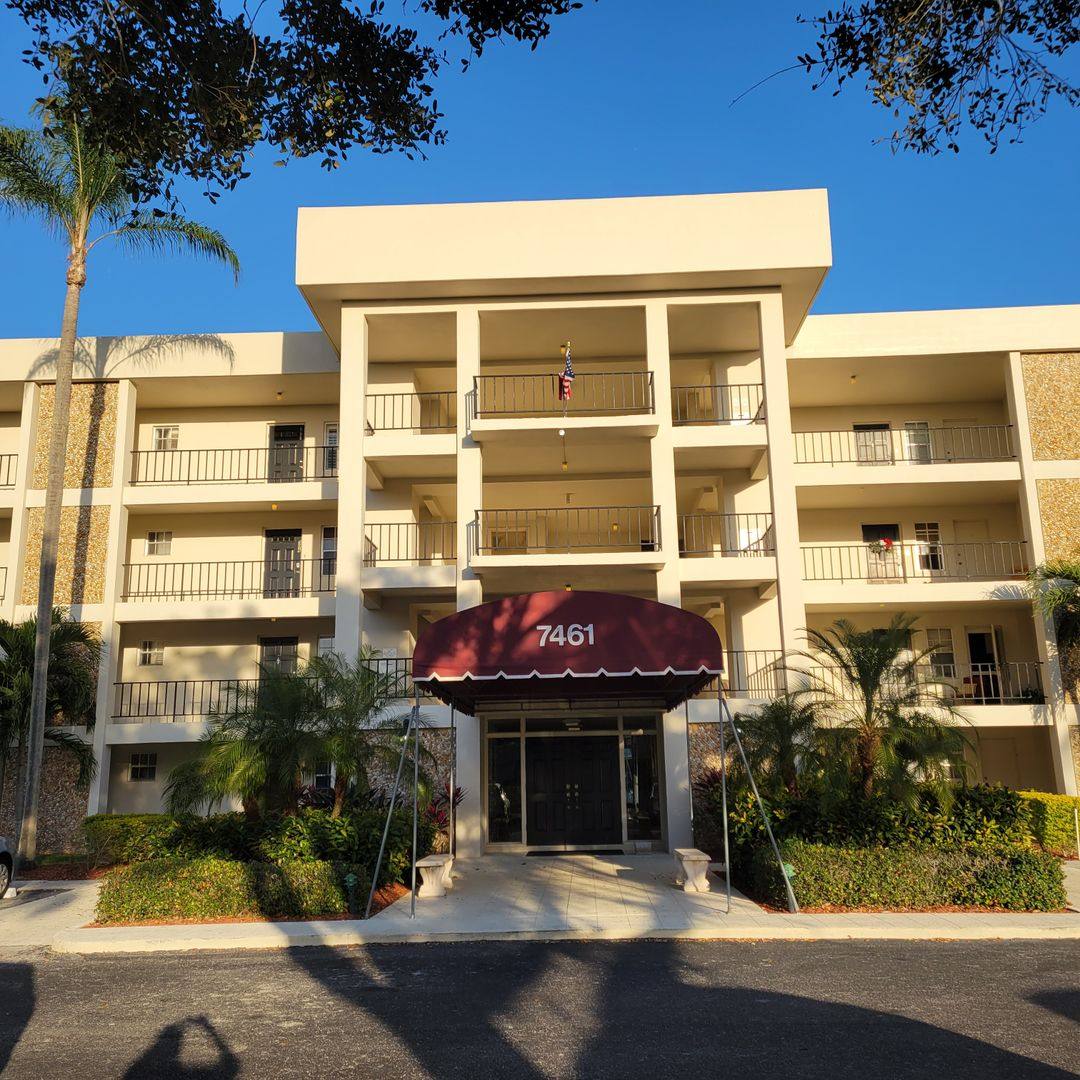 Condo for rent at 7461 W Country Club Dr N, Sarasota, FL 34243