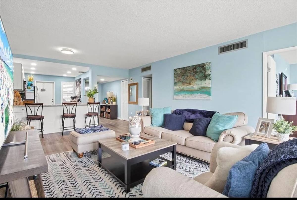 Condo for rent at 7461 W Country Club Dr N, Sarasota, FL 34243