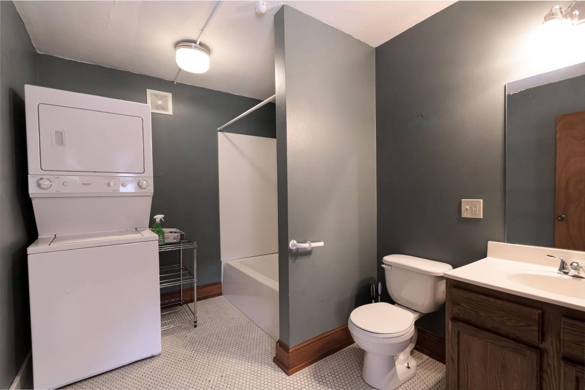 Apartment for rent at 214 Wall St, Morgantown, WV 26505