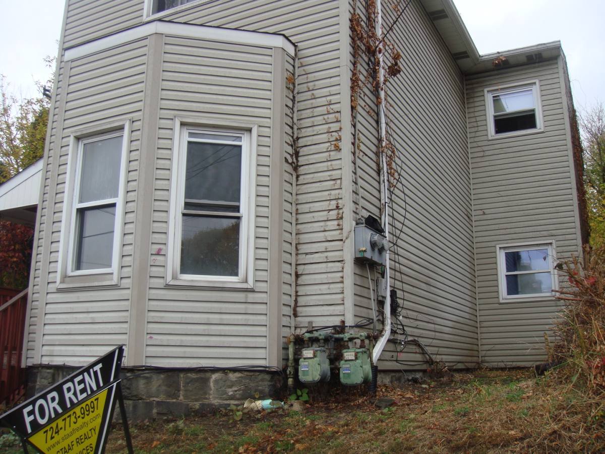 Apartment for rent at 282 Jackson St, Rochester, PA 15074