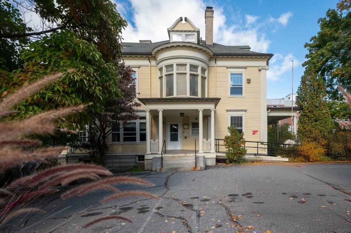 Apartment for rent at 7 Oak St #1, Worcester, MA 01609