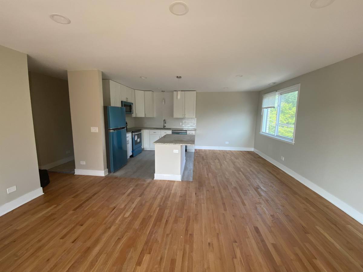 Apartment for rent at 6720 N Damen Ave #3B, Chicago, IL 60645