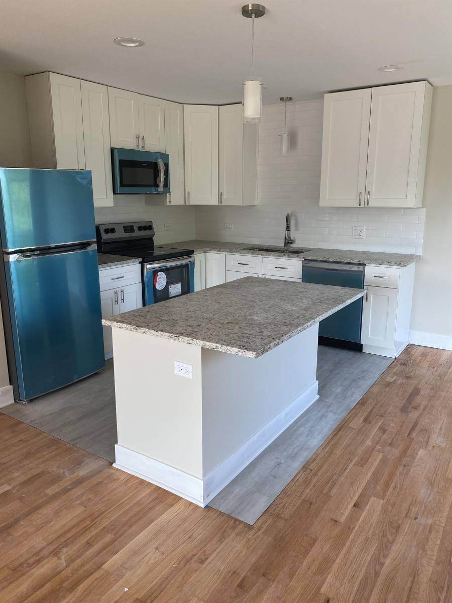 Apartment for rent at 6720 N Damen Ave #3B, Chicago, IL 60645