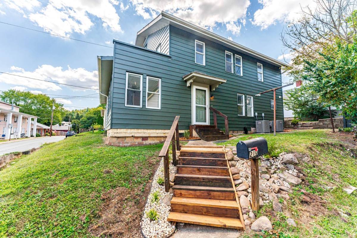 House for rent at 210 Dewey St, Morgantown, WV 26501