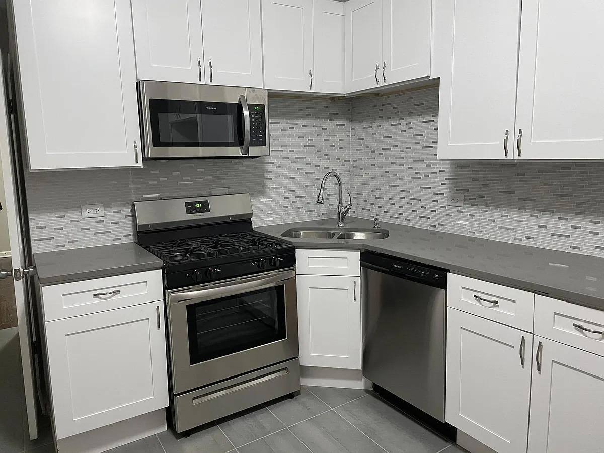 Apartment for rent at 6035 S Loomis Blvd #2, Chicago, IL 60636