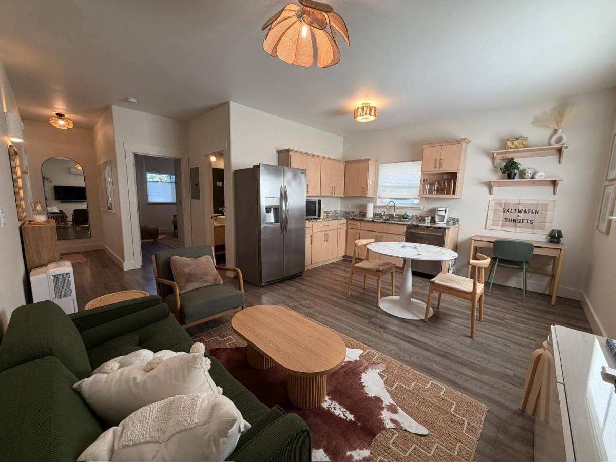 House for rent at 1012 SW 11th St #B, Lincoln City, OR 97367