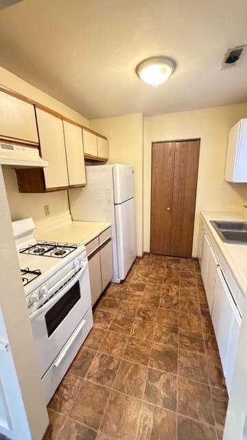 Apartment for rent at Heatherwyck, 5648 Ryewyck Dr #1, Toledo, OH 43614