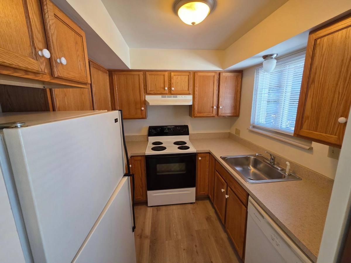 Apartment for rent at C W Everetts Subd, 2222 Sherwood Ave #17, Toledo, OH 43614