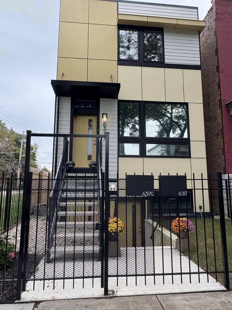 Apartment for rent at 6317 S Rhodes Ave #G, Chicago, IL 60637