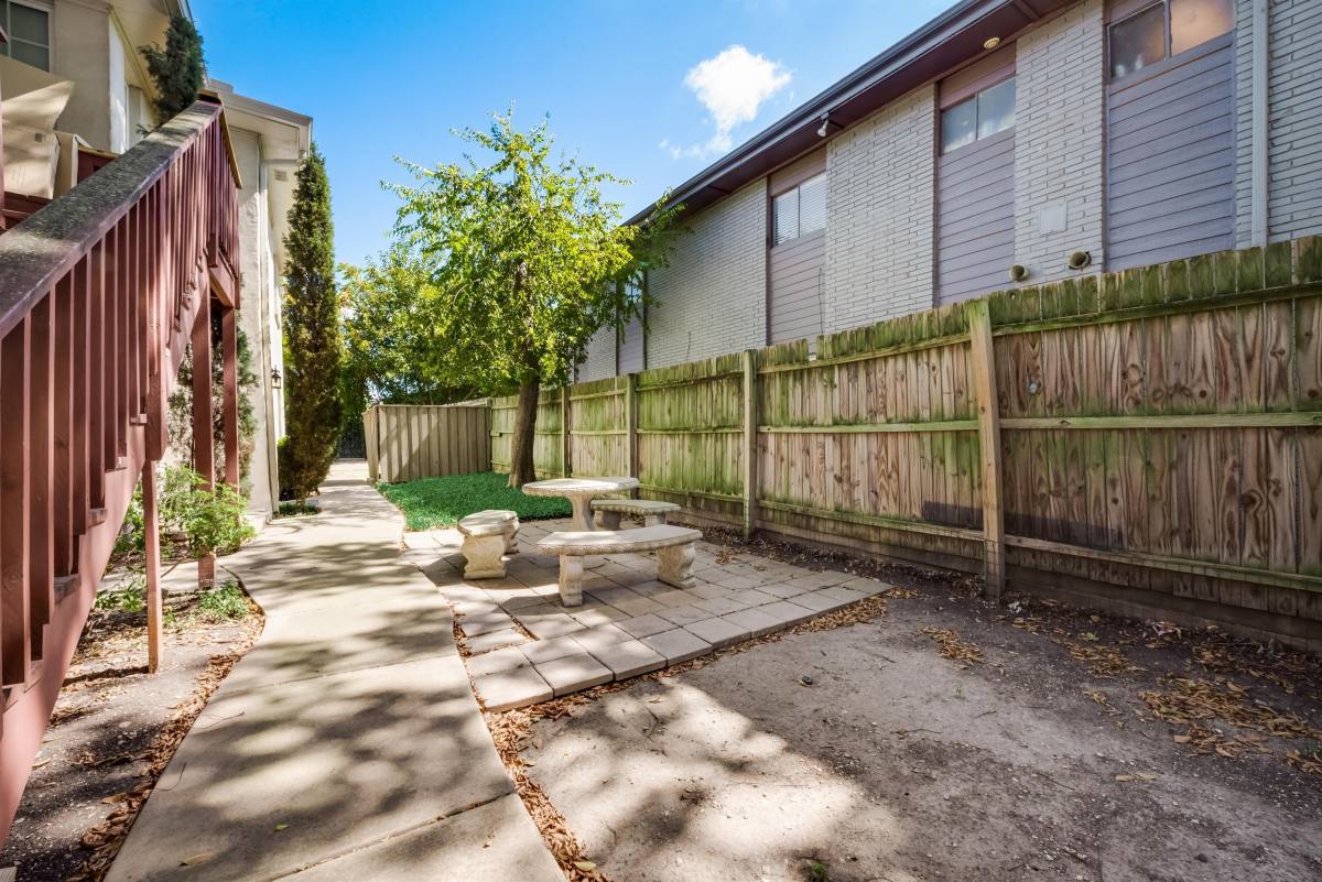 Apartment for rent at 1508 N Peak St, Dallas, TX 75204
