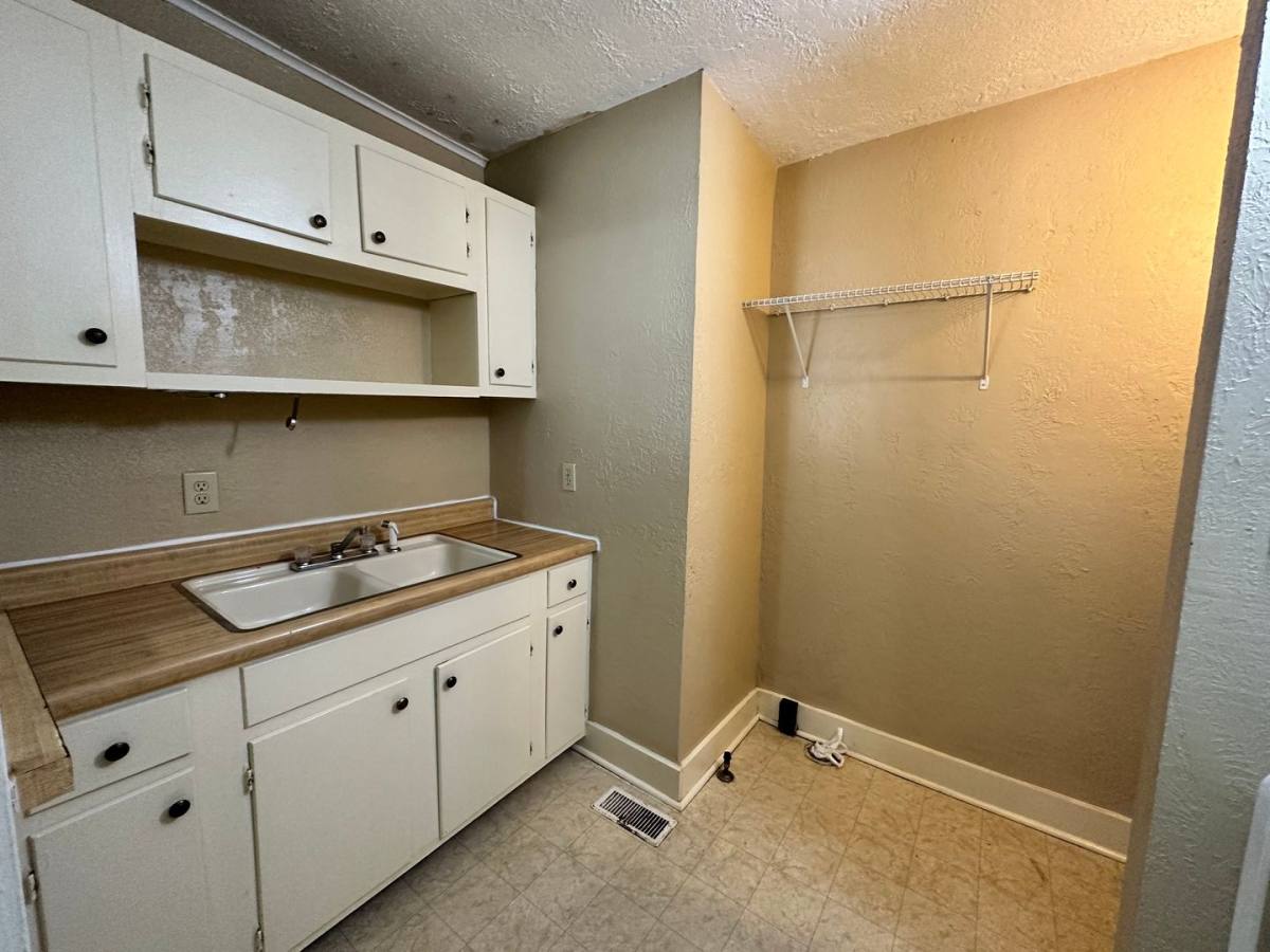 Apartment for rent at 715 Asp Ave, Norman, OK 73069