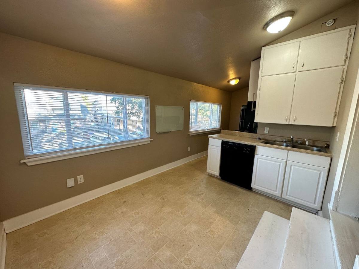 Apartment for rent at 719 Asp Ave, Norman, OK 73069