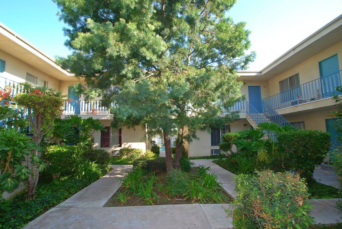 Apartment for rent at 18643 Collins St, Tarzana, CA 91356