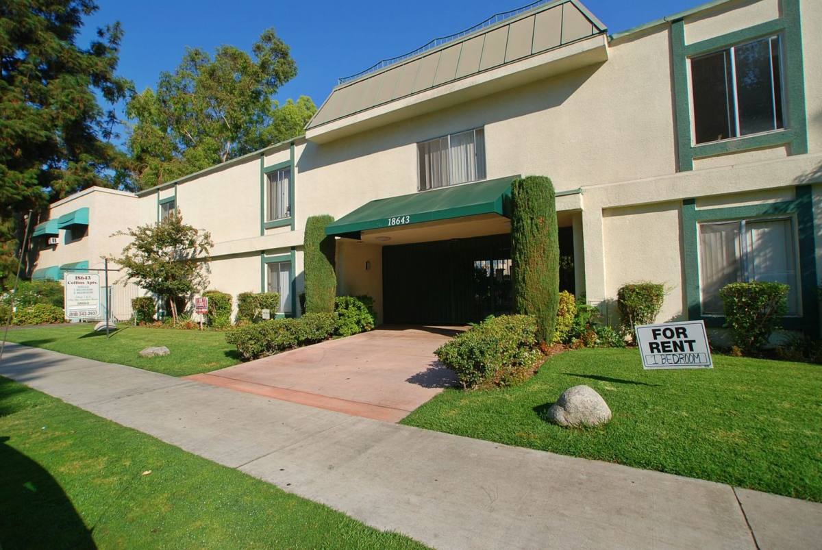 Apartment for rent at 18643 Collins St, Tarzana, CA 91356
