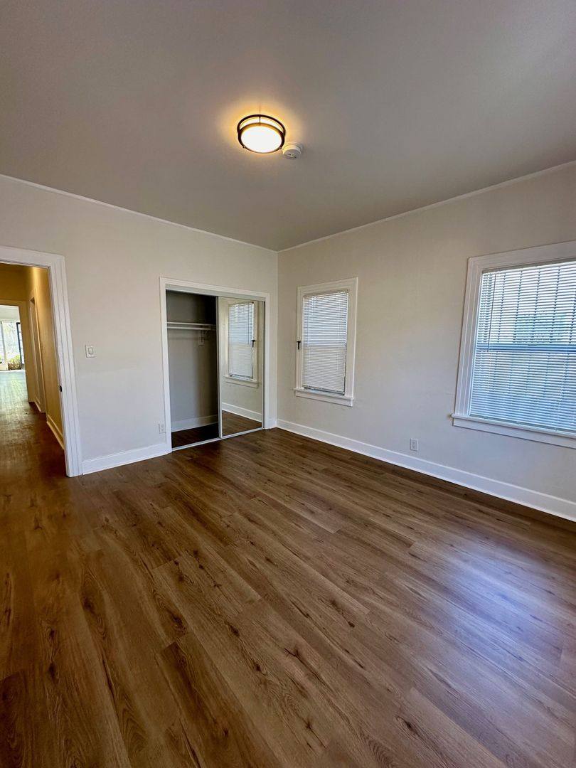 Apartment for rent at 2616-2618 Buckingham Rd, Los Angeles, CA 90016