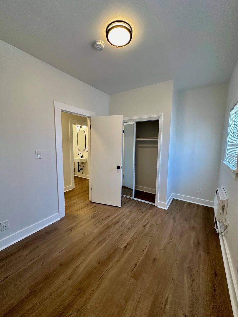 Apartment for rent at 2616-2618 Buckingham Rd, Los Angeles, CA 90016