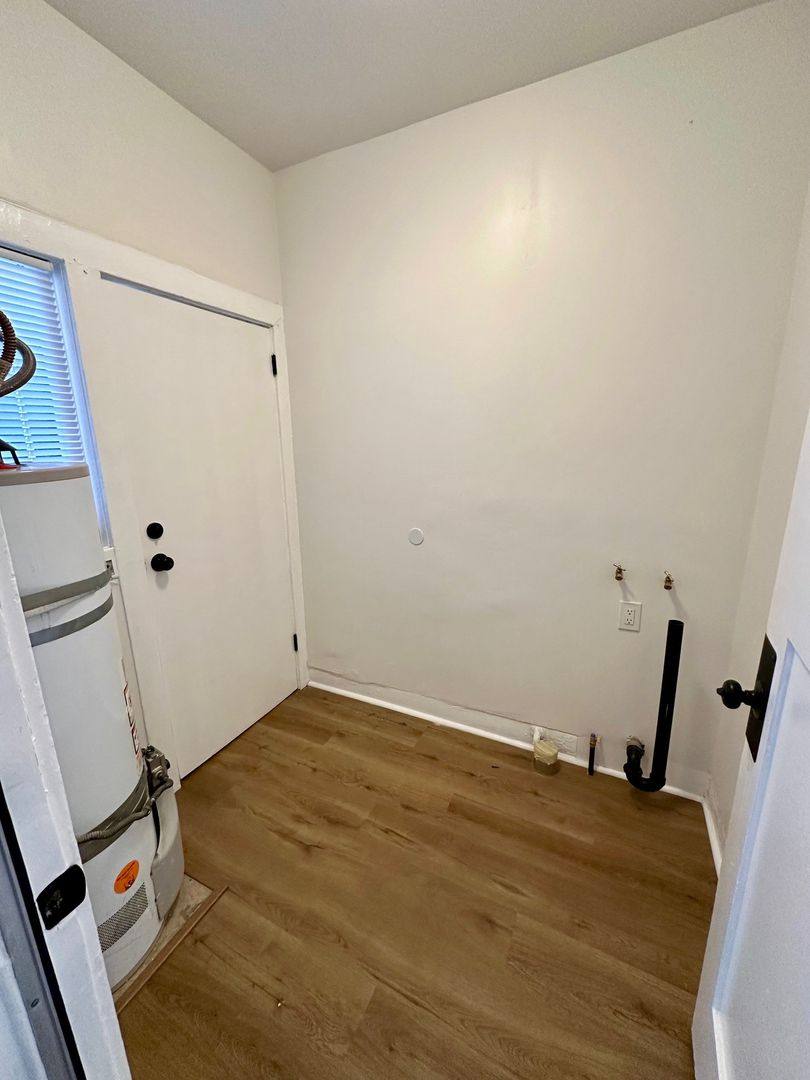 Apartment for rent at 2616-2618 Buckingham Rd, Los Angeles, CA 90016