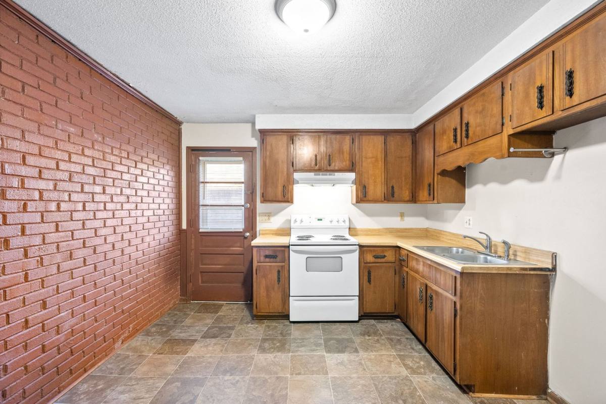Apartment for rent at 1221 Madison St, Clarksville, TN 37040