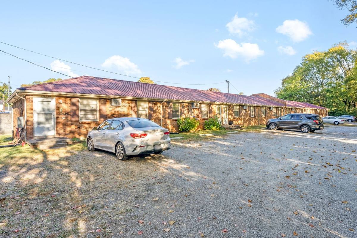 Apartment for rent at 1221 Madison St, Clarksville, TN 37040