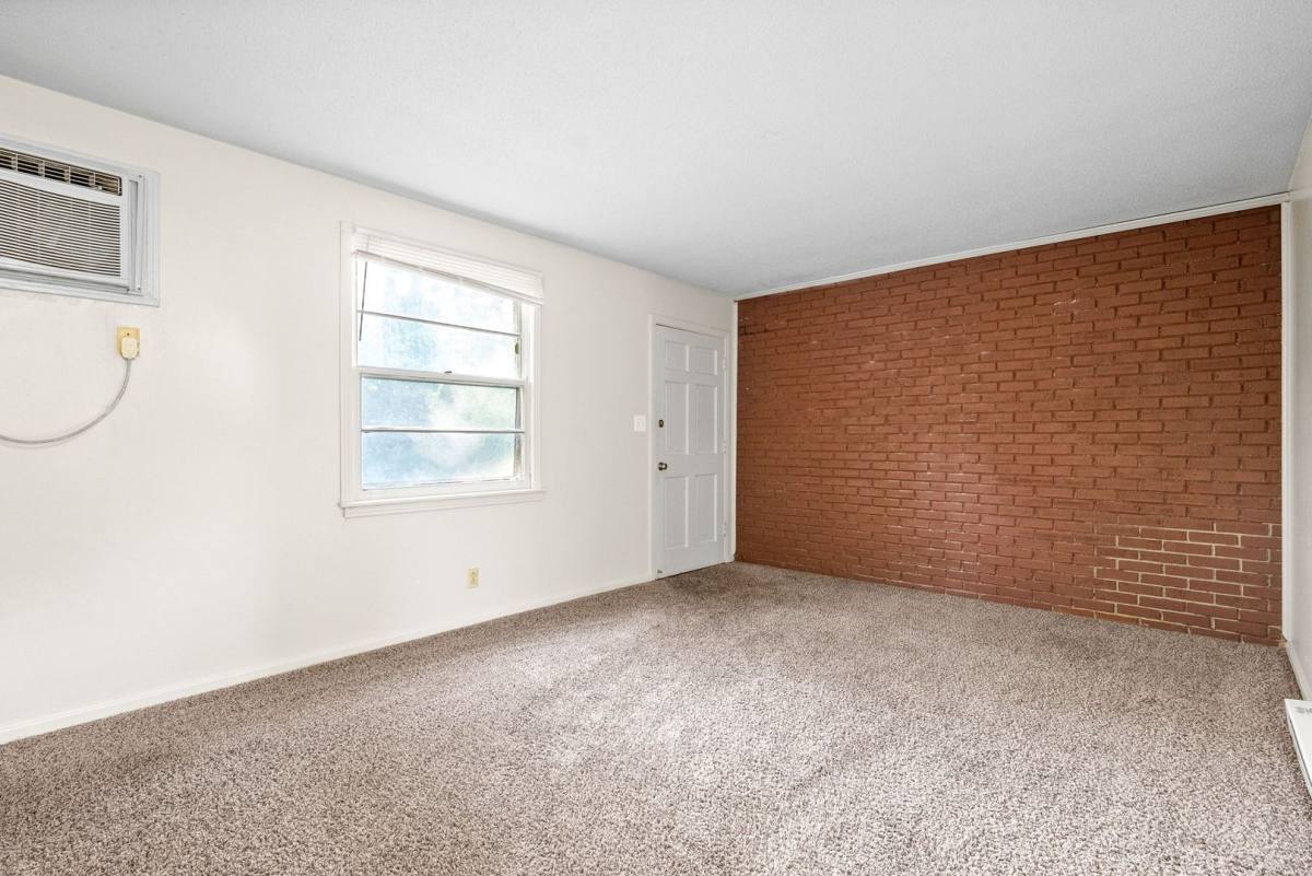 Apartment for rent at 1221 Madison St, Clarksville, TN 37040