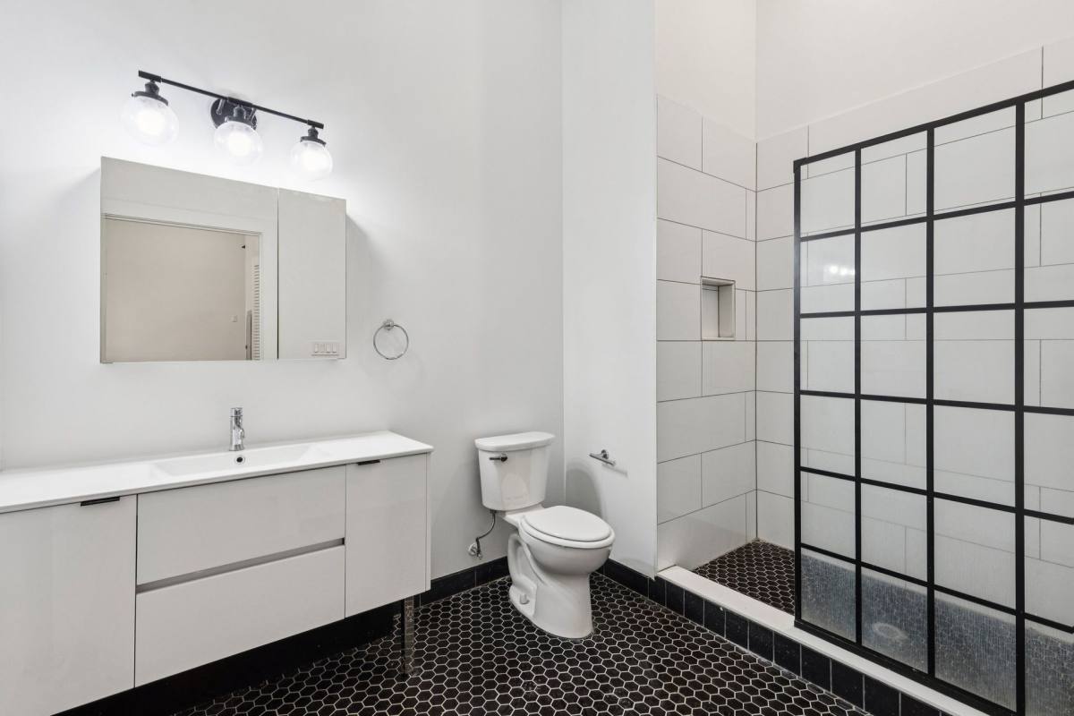 Apartment for rent at 909 Corinthian Ave, Philadelphia, PA 19130