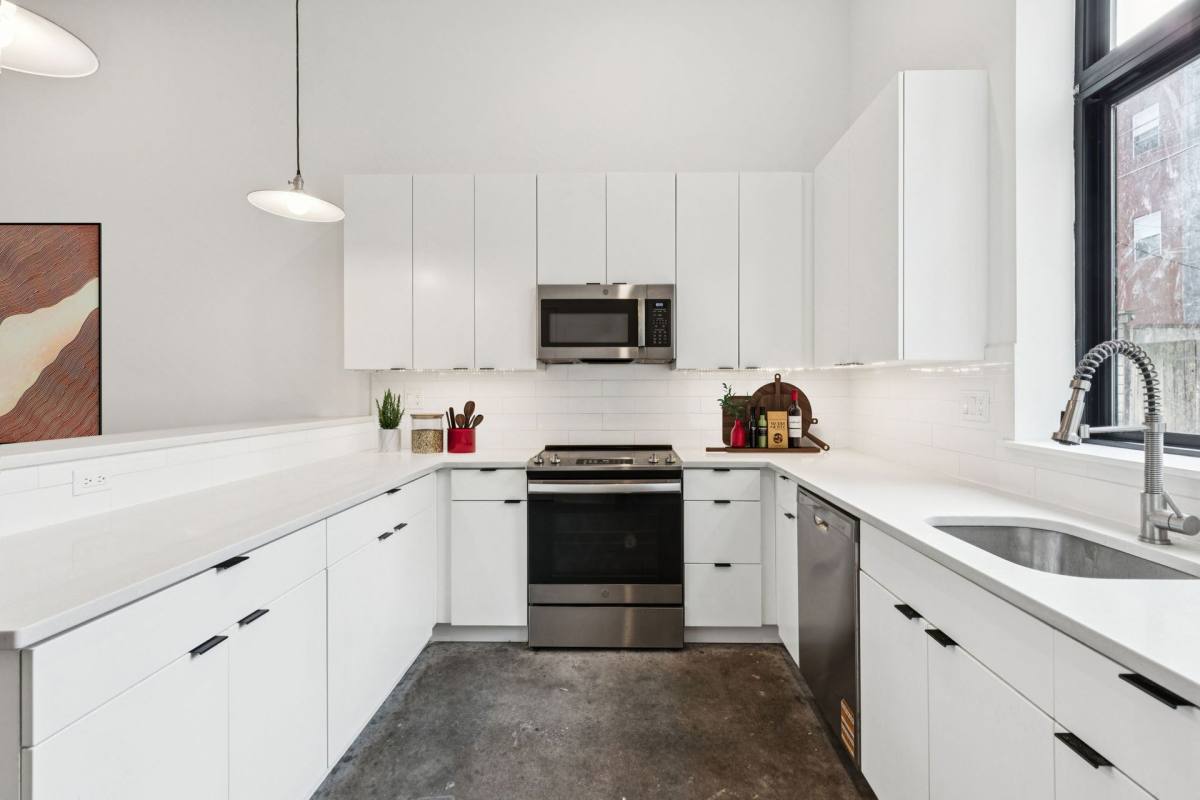 Apartment for rent at 909 Corinthian Ave, Philadelphia, PA 19130