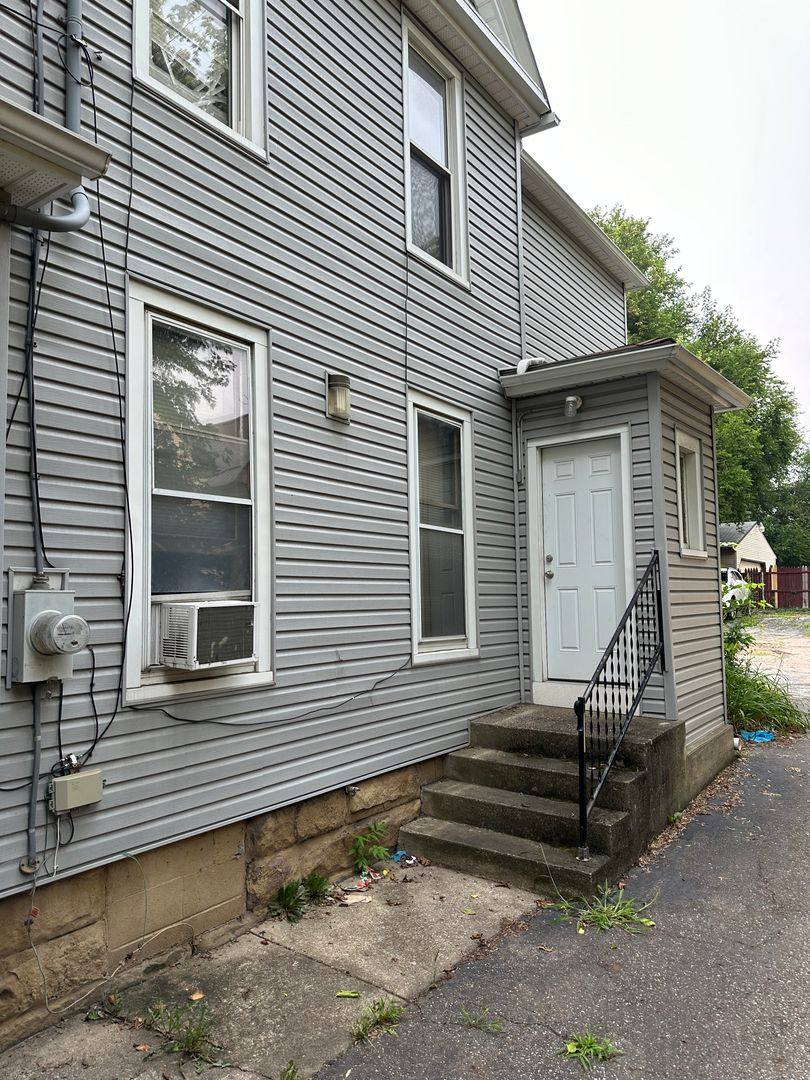 Apartment for rent at 605 E Buchtel Ave, Akron, OH 44304