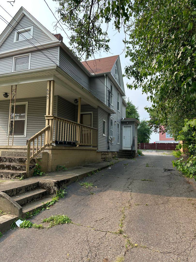 Apartment for rent at 605 E Buchtel Ave, Akron, OH 44304