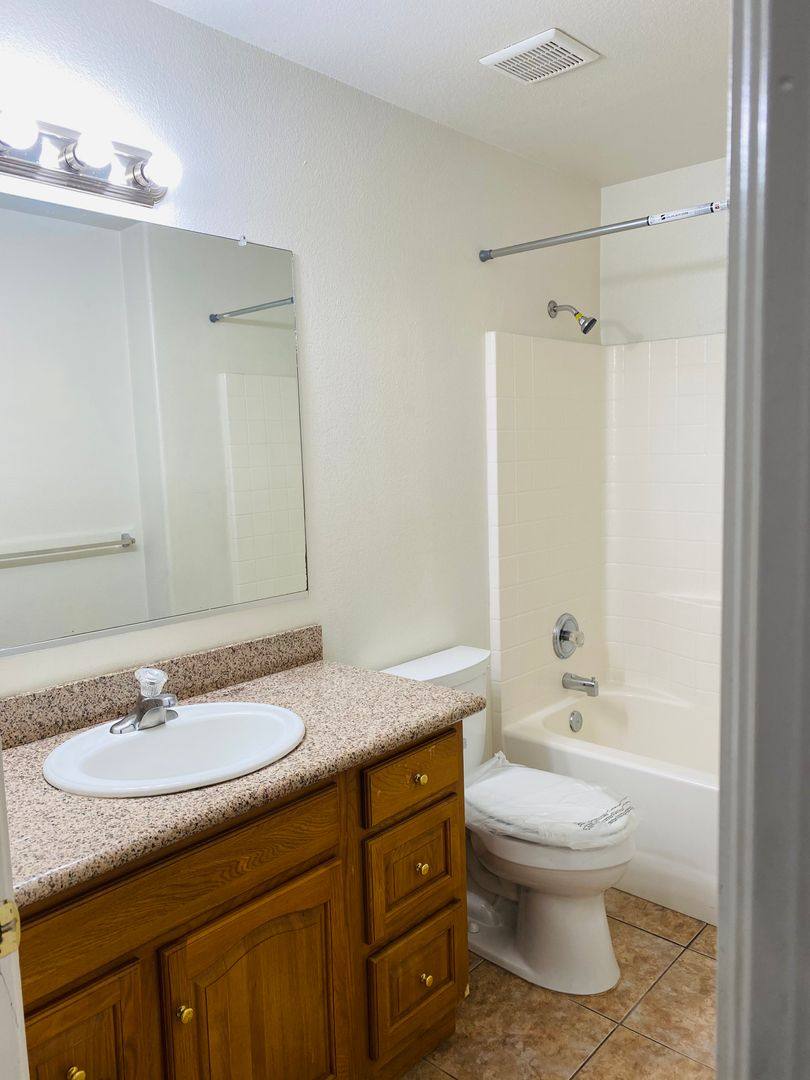 941 W Dakota Ave, Fresno, CA 93705 - Apartment for Rent - Image 6