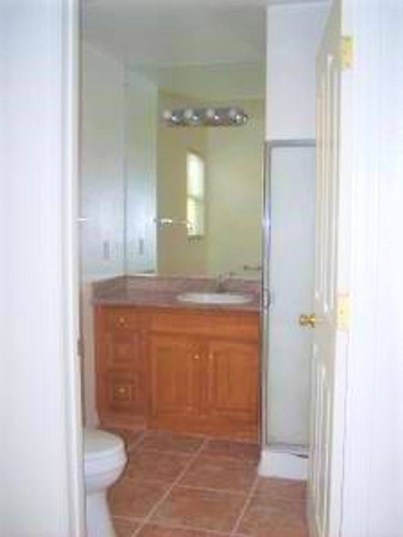 Apartment for rent at 941 W Dakota Ave, Fresno, CA 93705