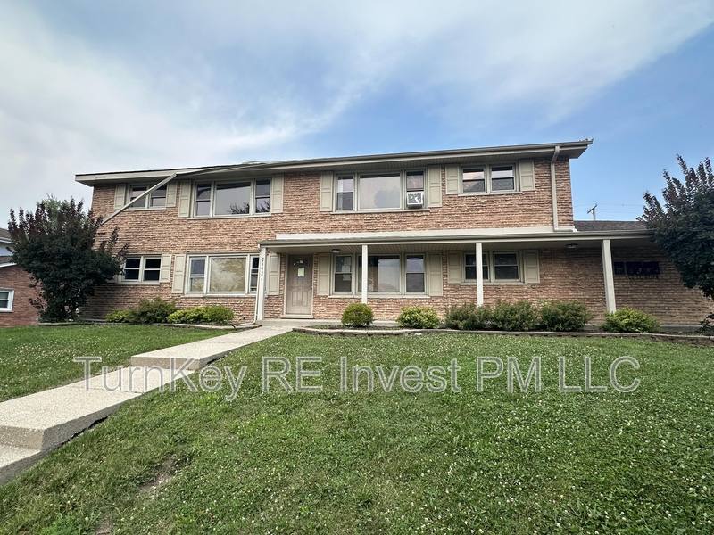 Apartment for rent at 14421 S Ravinia Ave, Orland Park, IL 60462