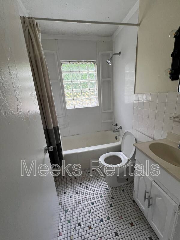 House for rent at 1418 Ravinia Rd, Charleston, WV 25314