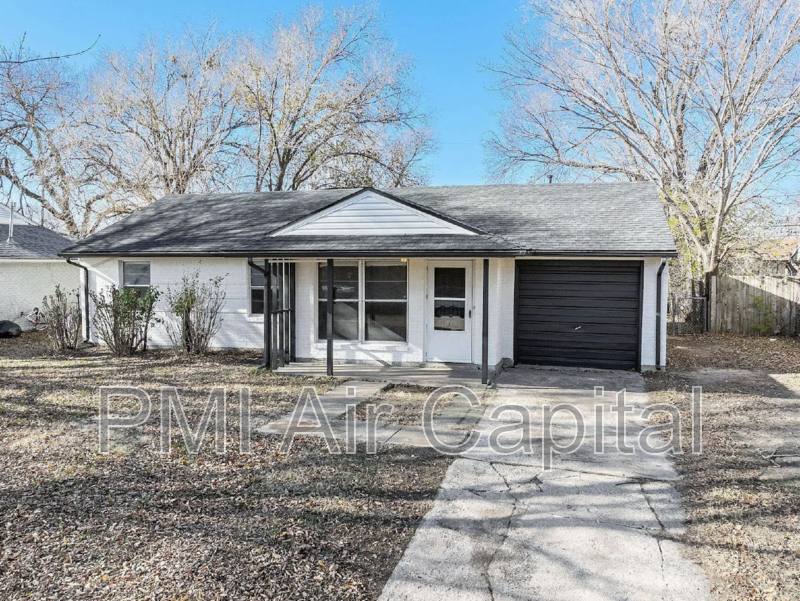 House for rent at 2325 S Hiram St, Wichita, KS 67213