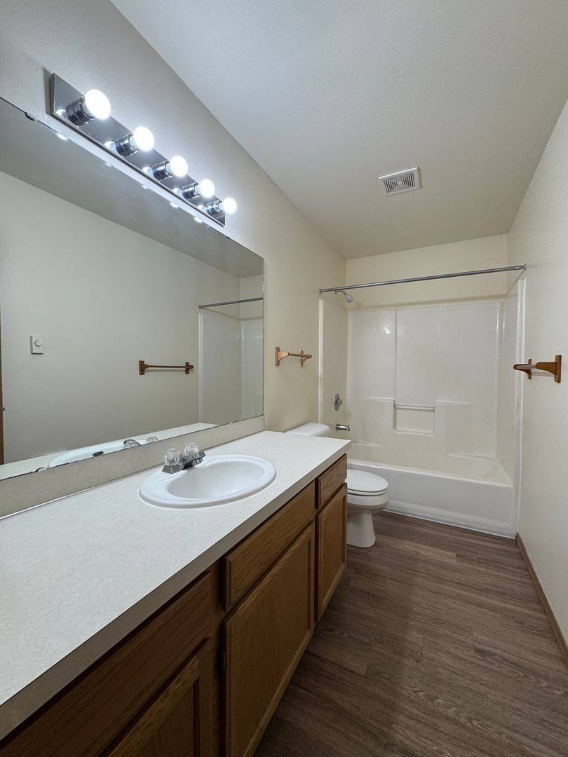 Apartment for rent at 1015 E 18th Ave, Ellensburg, WA 98926