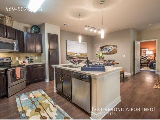 Apartment for rent at 701 E Bluff St, Fort Worth, TX 76102