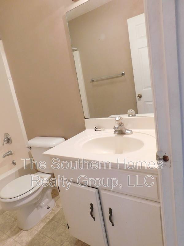 Townhouse for rent at 204 Arrants Rd #1, Decatur, TN 37322