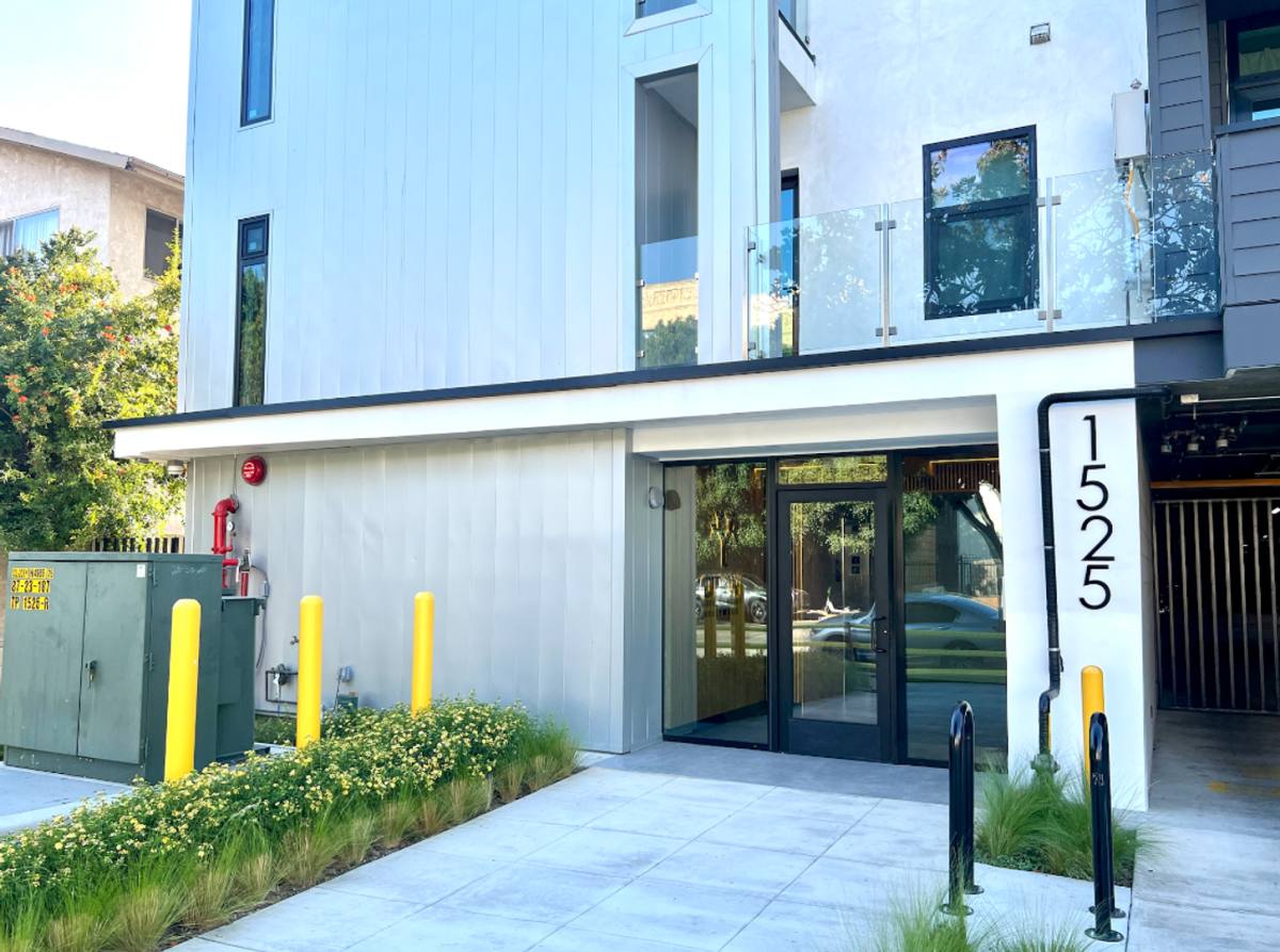 Apartment for rent at 1525 N Hobart Blvd, Los Angeles, CA 90027