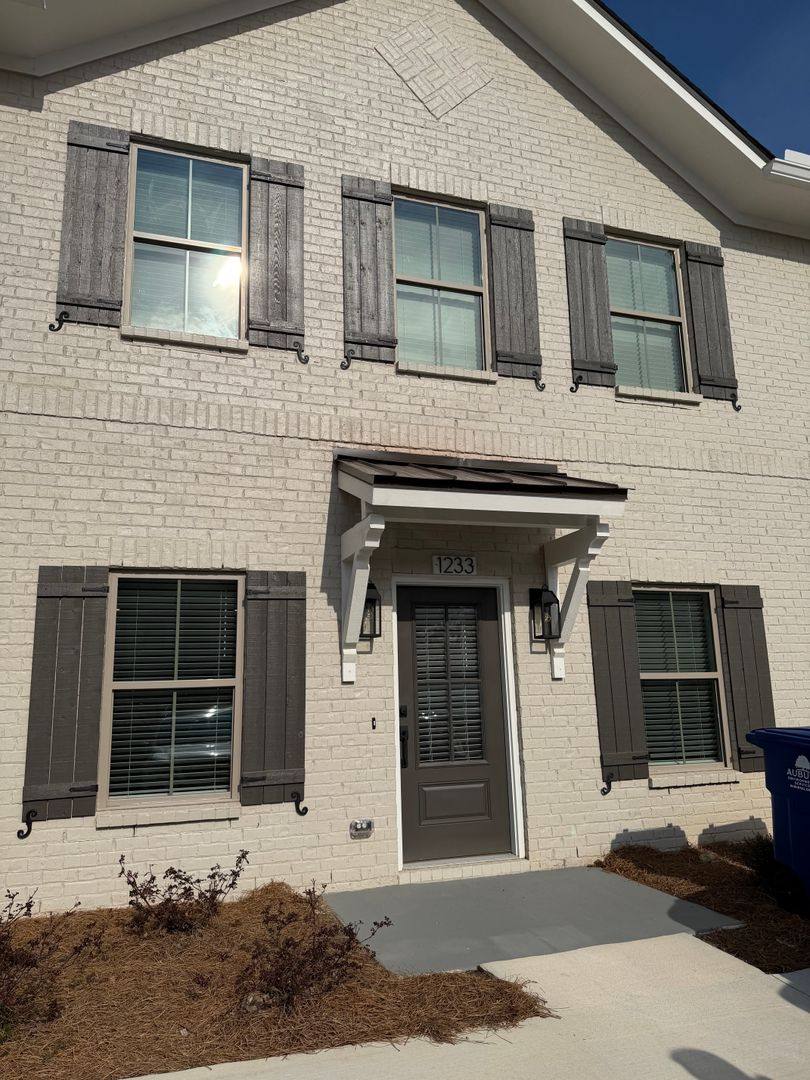 Townhouse for rent at 1233 Tiger Tail Trail, Auburn, AL 36832