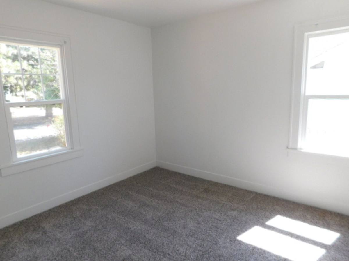 House for rent at 1385 18th St NE, Salem, OR 97301