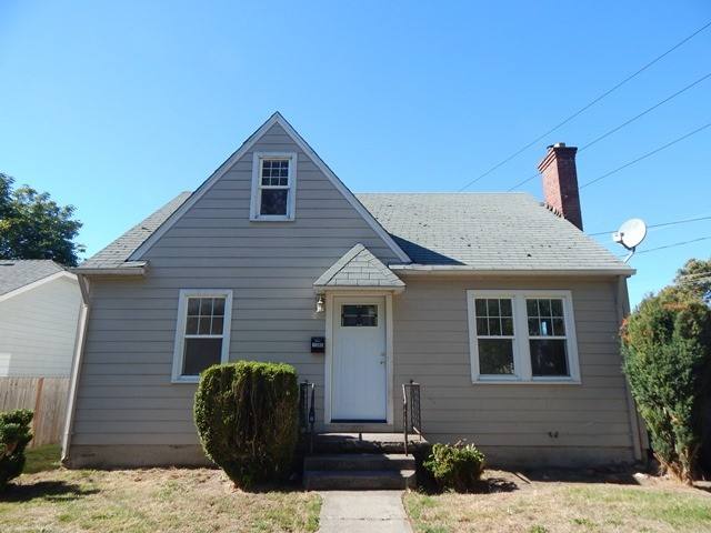 House for rent at 1385 18th St NE, Salem, OR 97301