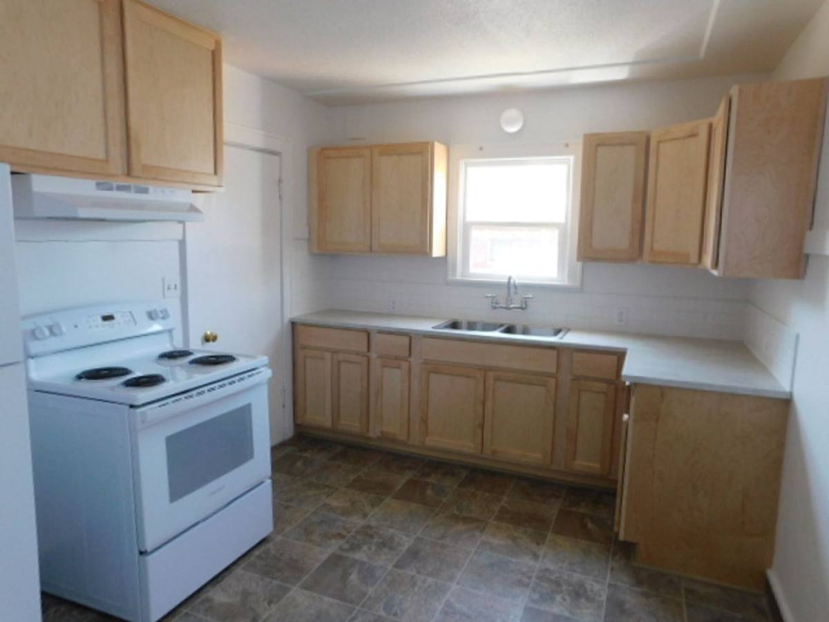 House for rent at 1385 18th St NE, Salem, OR 97301