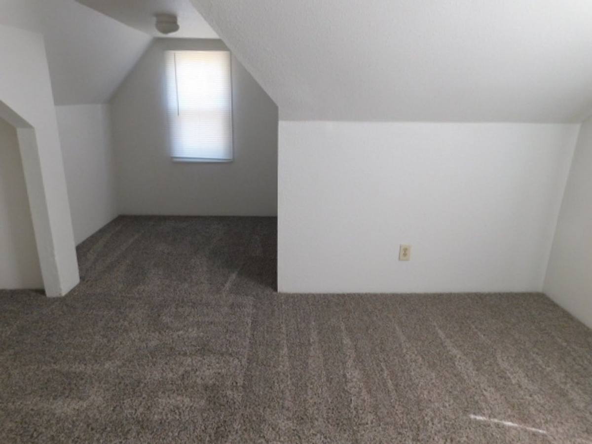 House for rent at 1385 18th St NE, Salem, OR 97301