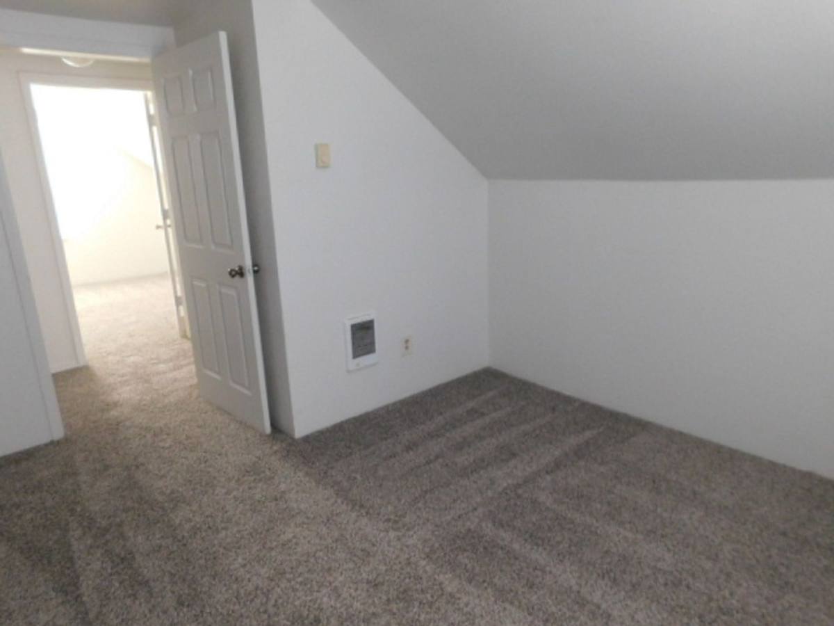 House for rent at 1385 18th St NE, Salem, OR 97301
