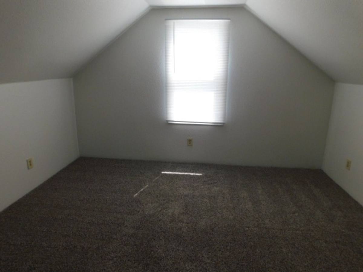 House for rent at 1385 18th St NE, Salem, OR 97301