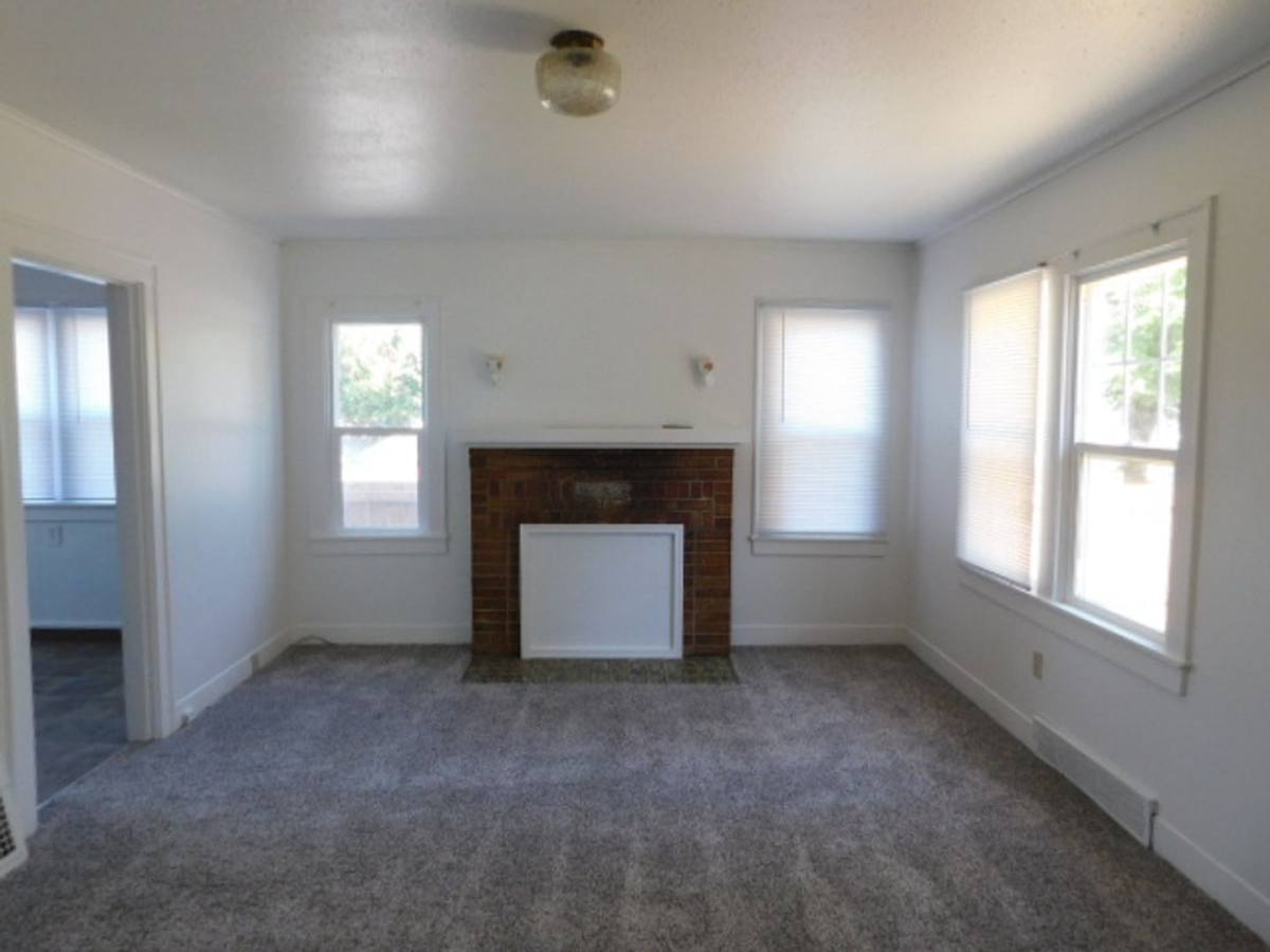 House for rent at 1385 18th St NE, Salem, OR 97301